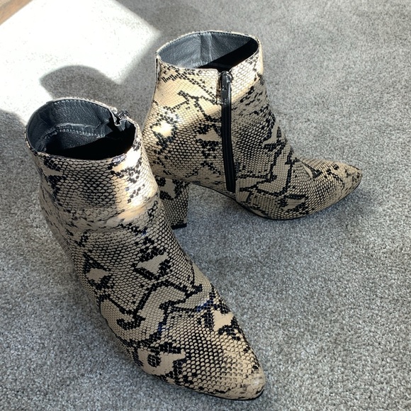 Faux leather booties in snake skin print - Picture 4 of 4